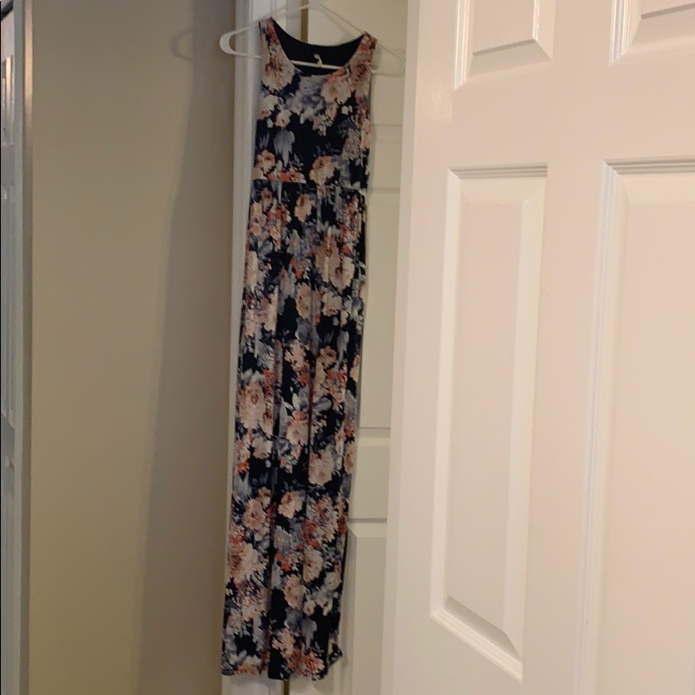 Floral print maxi dress with pockets